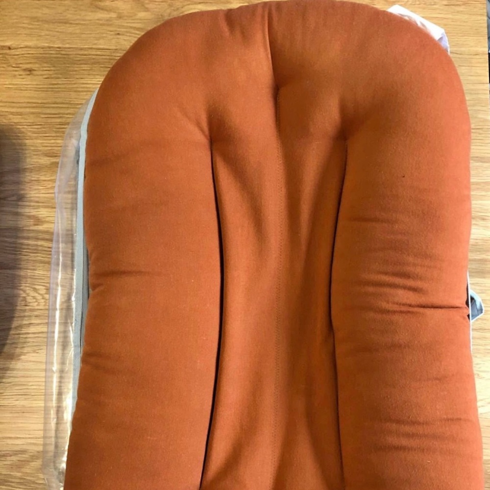 Snuggle Me Organic infant lounger